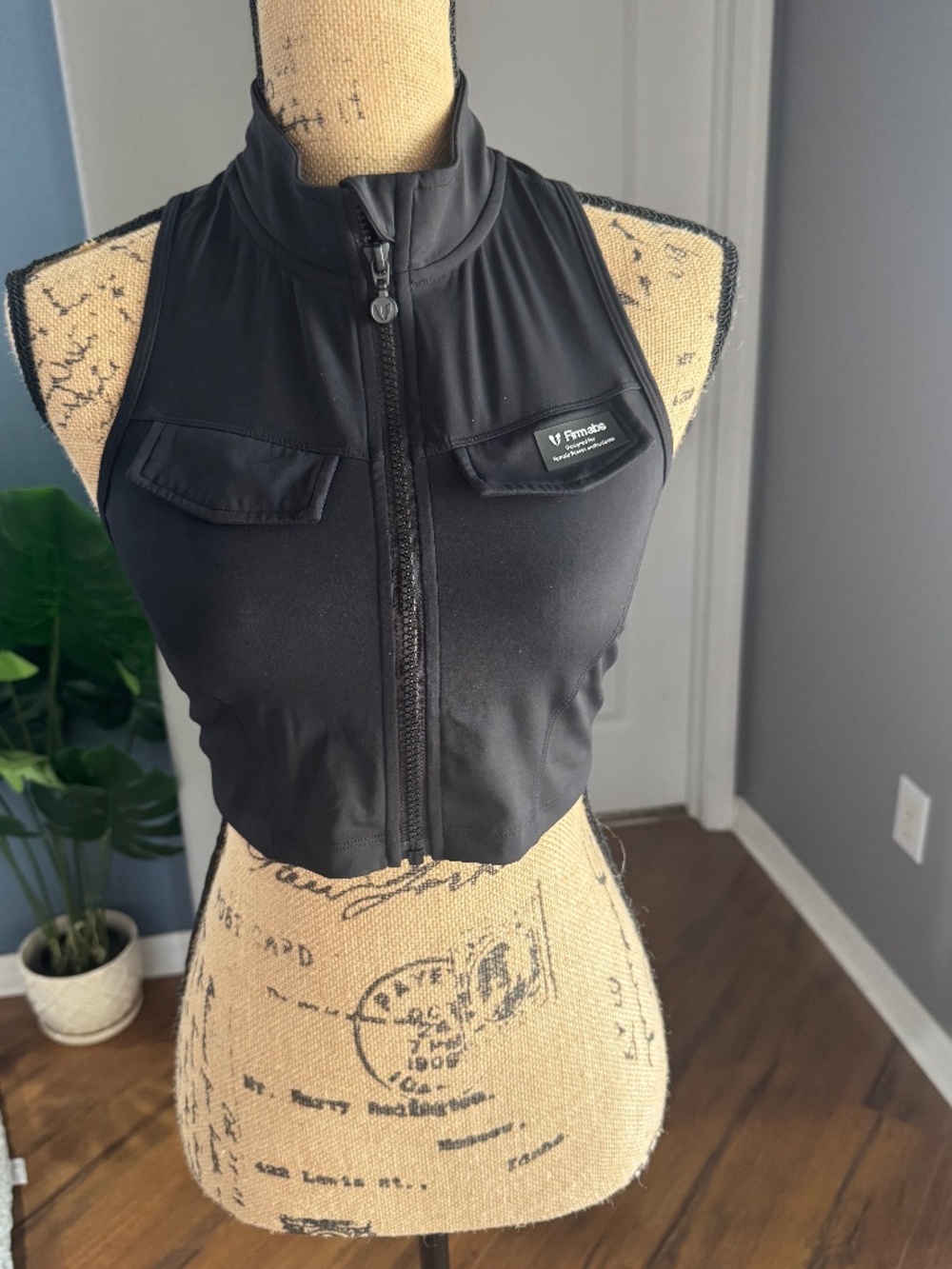 Firmabs Black Zip Front Cropped Athletic Top Large
